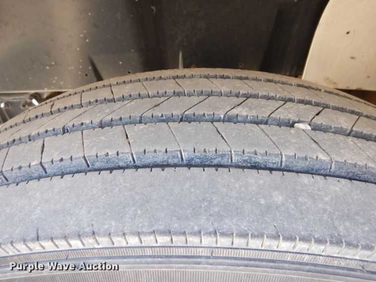 image for item GY9053 1999 International 4700 dump flatbed truck