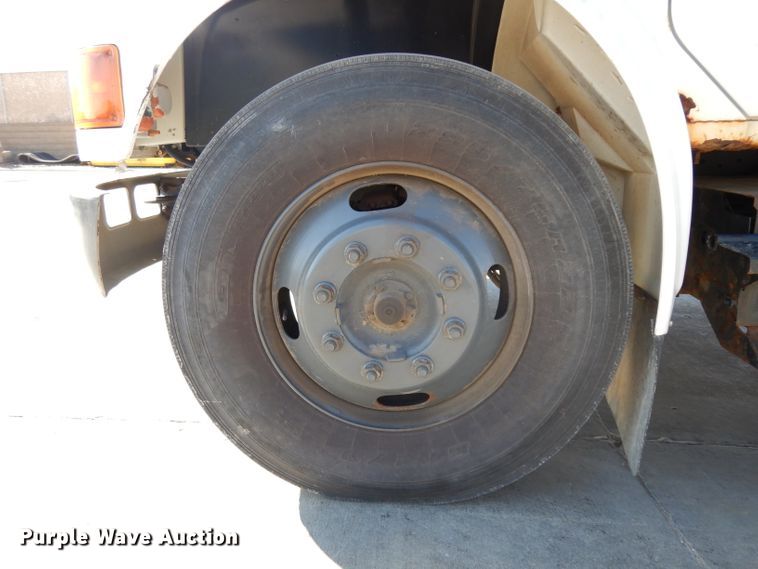 image for item GY9053 1999 International 4700 dump flatbed truck