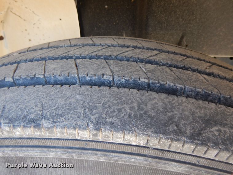 image for item GY9053 1999 International 4700 dump flatbed truck