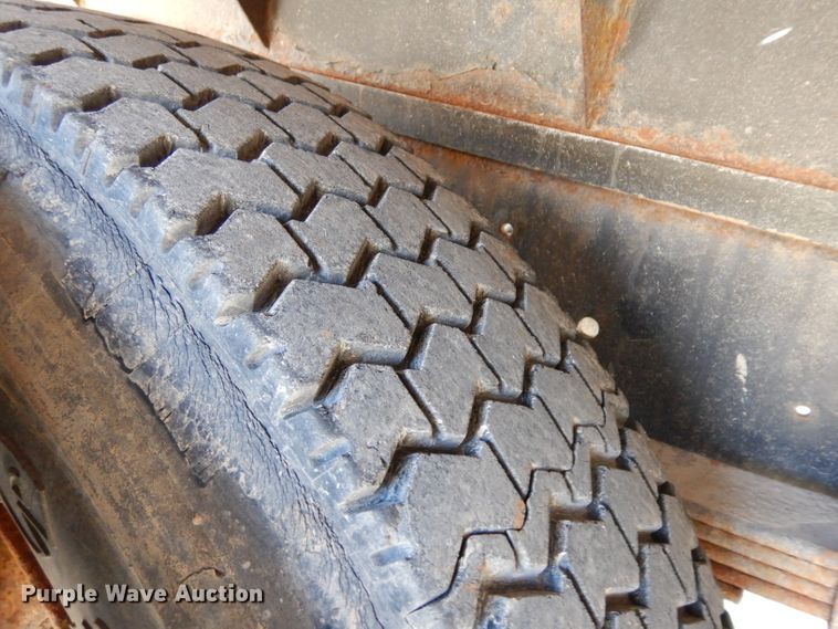 image for item GY9053 1999 International 4700 dump flatbed truck