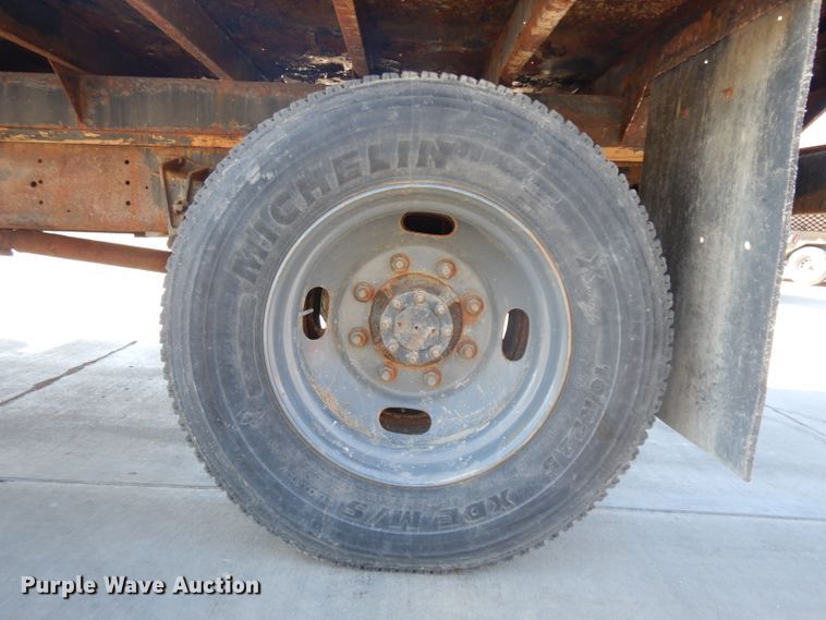 image for item GY9053 1999 International 4700 dump flatbed truck