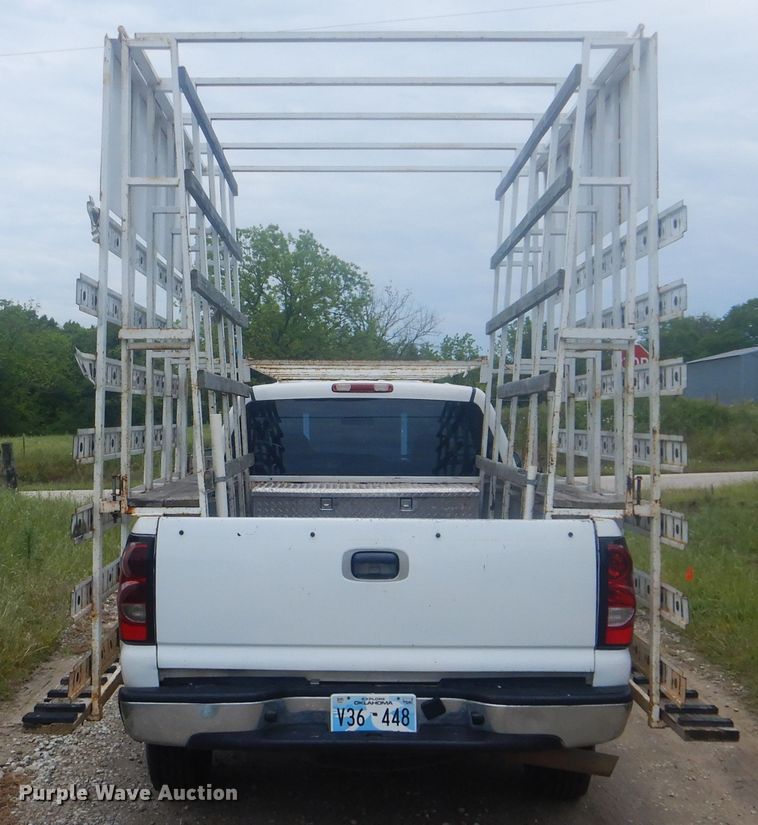 image for item GY9877 2006 Chevrolet Silverado 2500HD  Crew Cab pickup truck