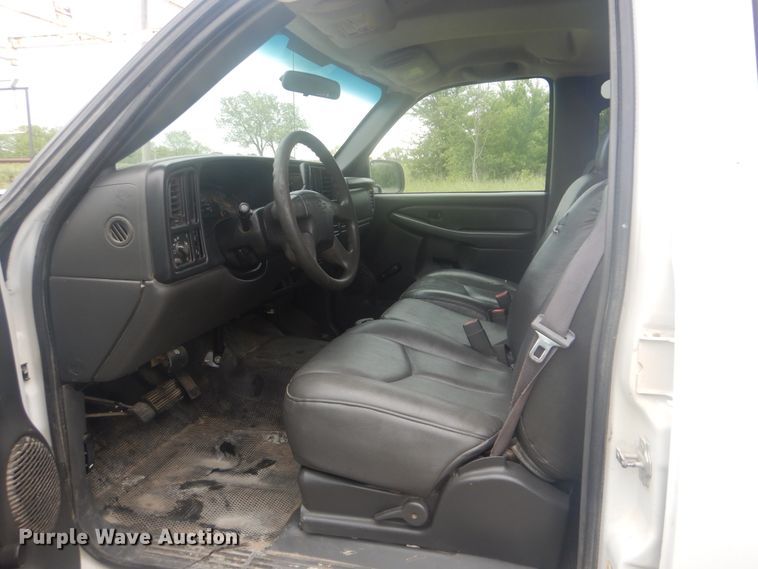 image for item GY9877 2006 Chevrolet Silverado 2500HD  Crew Cab pickup truck