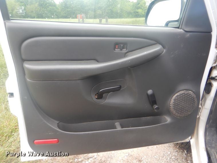 image for item GY9877 2006 Chevrolet Silverado 2500HD  Crew Cab pickup truck