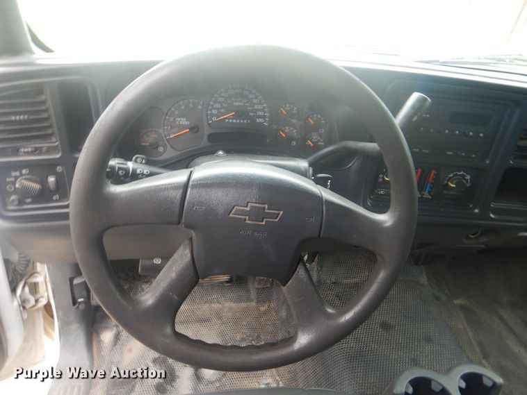 image for item GY9877 2006 Chevrolet Silverado 2500HD  Crew Cab pickup truck