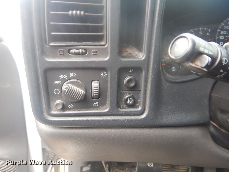 image for item GY9877 2006 Chevrolet Silverado 2500HD  Crew Cab pickup truck