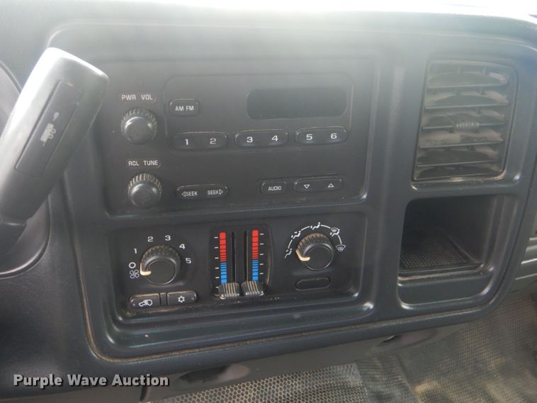 image for item GY9877 2006 Chevrolet Silverado 2500HD  Crew Cab pickup truck