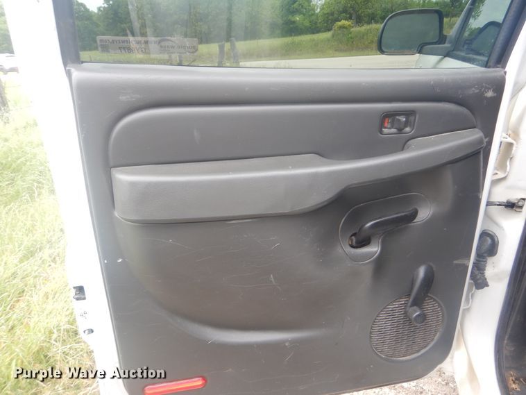 image for item GY9877 2006 Chevrolet Silverado 2500HD  Crew Cab pickup truck