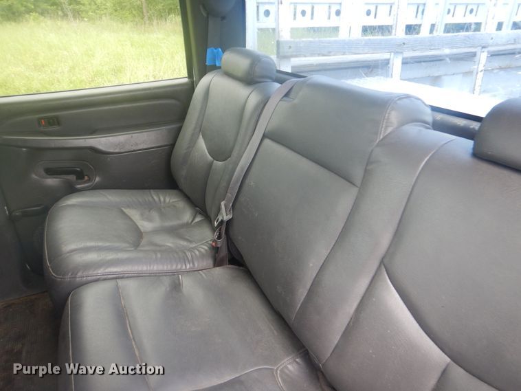 image for item GY9877 2006 Chevrolet Silverado 2500HD  Crew Cab pickup truck