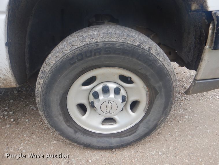 image for item GY9877 2006 Chevrolet Silverado 2500HD  Crew Cab pickup truck