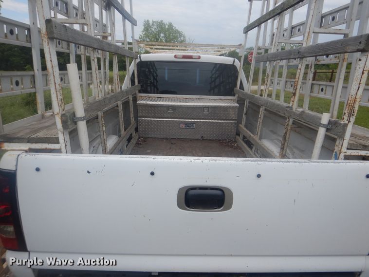 image for item GY9877 2006 Chevrolet Silverado 2500HD  Crew Cab pickup truck