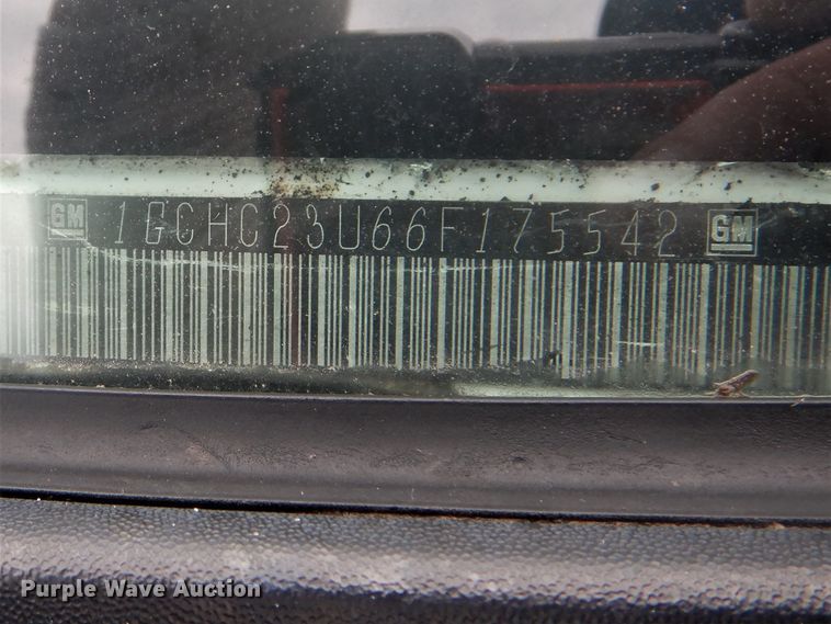 image for item GY9877 2006 Chevrolet Silverado 2500HD  Crew Cab pickup truck