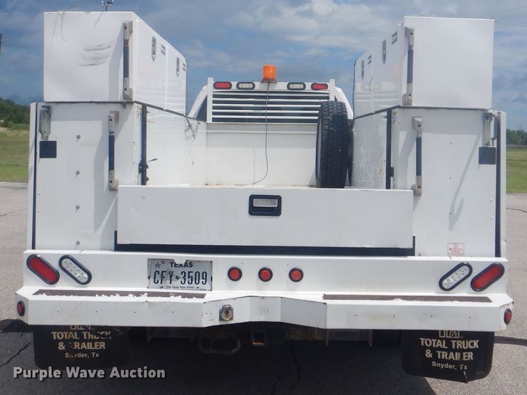 image for item GY9878 2013 Ford F550 Super Duty  Crew Cab utility bed truck