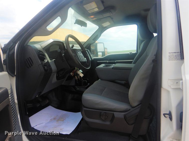 image for item GY9878 2013 Ford F550 Super Duty  Crew Cab utility bed truck