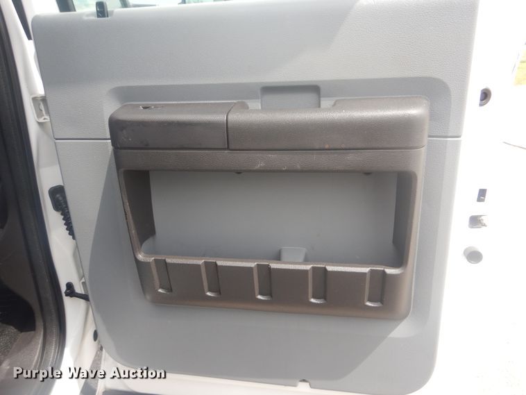 image for item GY9878 2013 Ford F550 Super Duty  Crew Cab utility bed truck