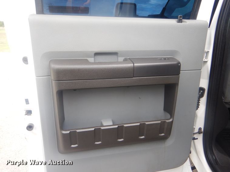 image for item GY9878 2013 Ford F550 Super Duty  Crew Cab utility bed truck