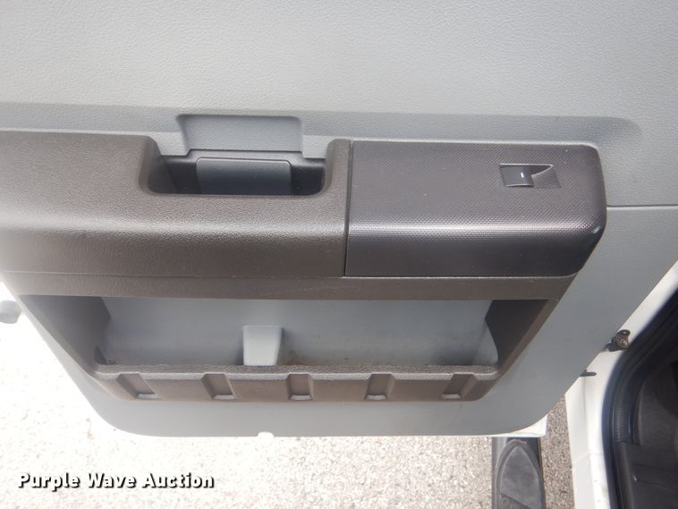 image for item GY9878 2013 Ford F550 Super Duty  Crew Cab utility bed truck