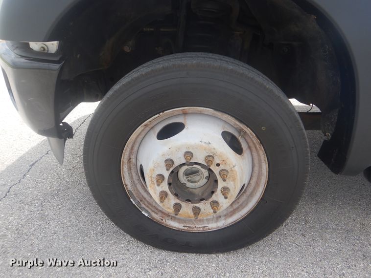 image for item GY9878 2013 Ford F550 Super Duty  Crew Cab utility bed truck