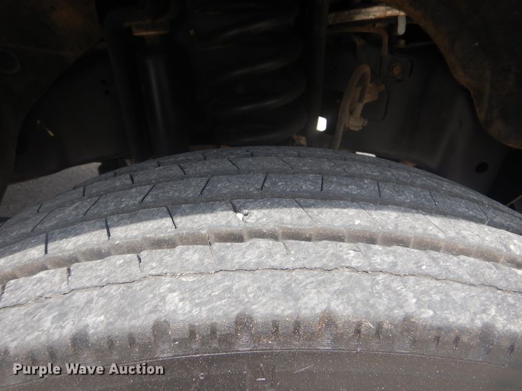 image for item GY9878 2013 Ford F550 Super Duty  Crew Cab utility bed truck