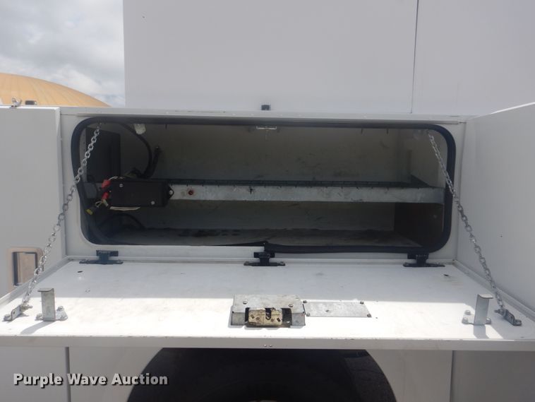 image for item GY9878 2013 Ford F550 Super Duty  Crew Cab utility bed truck