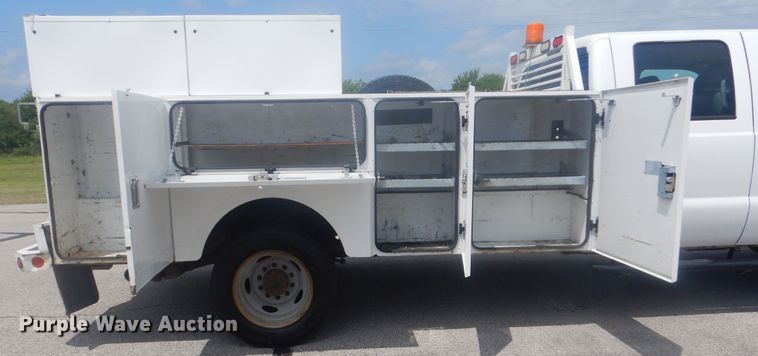 image for item GY9878 2013 Ford F550 Super Duty  Crew Cab utility bed truck