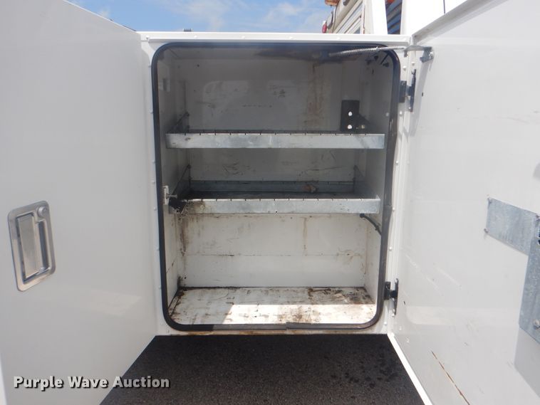 image for item GY9878 2013 Ford F550 Super Duty  Crew Cab utility bed truck