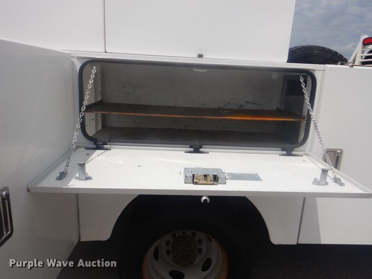 image for item GY9878 2013 Ford F550 Super Duty  Crew Cab utility bed truck