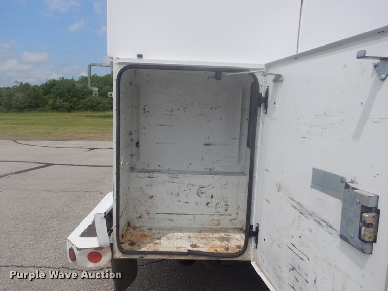 image for item GY9878 2013 Ford F550 Super Duty  Crew Cab utility bed truck