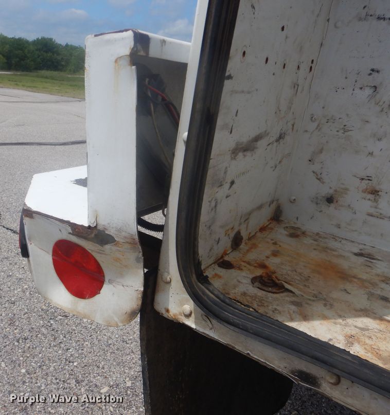 image for item GY9878 2013 Ford F550 Super Duty  Crew Cab utility bed truck