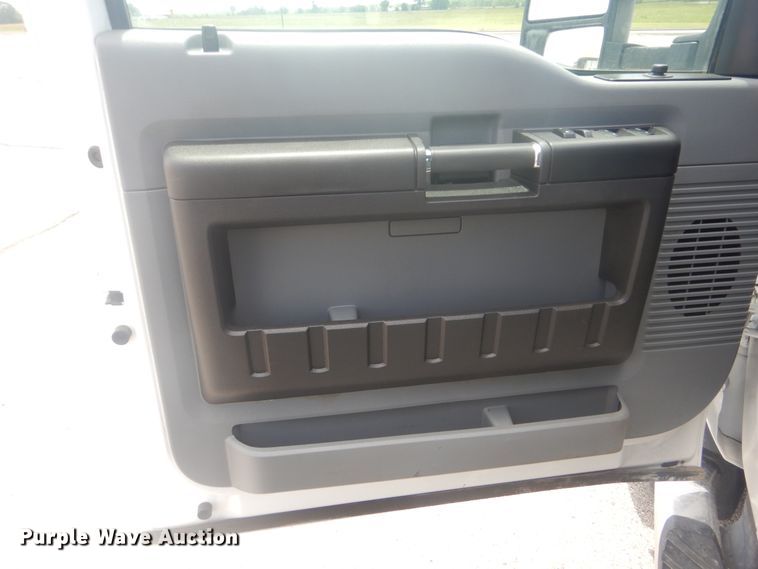 image for item GY9880 2012 Ford F550 Super Duty  flatbed truck