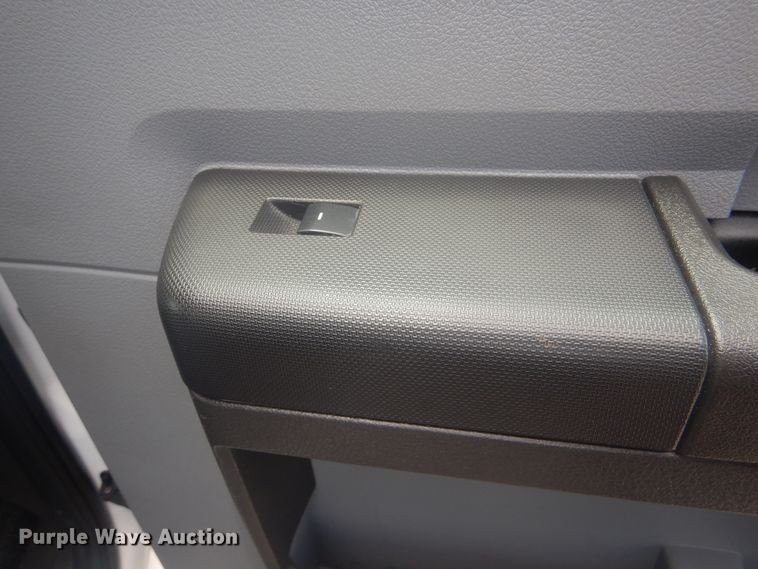 image for item GY9880 2012 Ford F550 Super Duty  flatbed truck