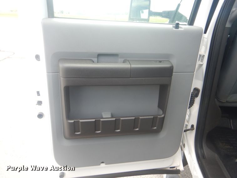 image for item GY9880 2012 Ford F550 Super Duty  flatbed truck