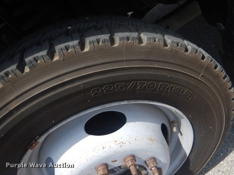 image for item GY9880 2012 Ford F550 Super Duty  flatbed truck