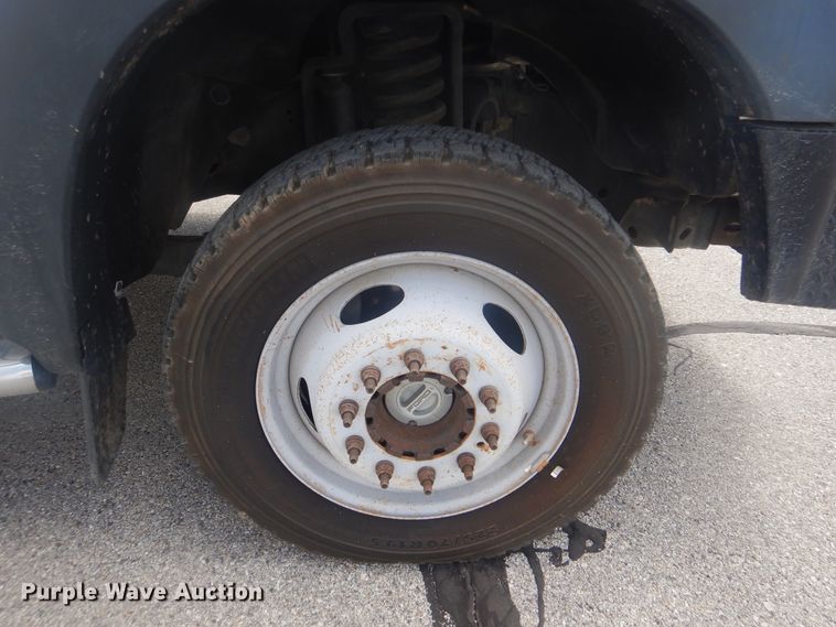 image for item GY9880 2012 Ford F550 Super Duty  flatbed truck