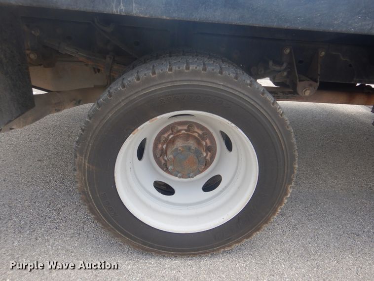 image for item GY9880 2012 Ford F550 Super Duty  flatbed truck