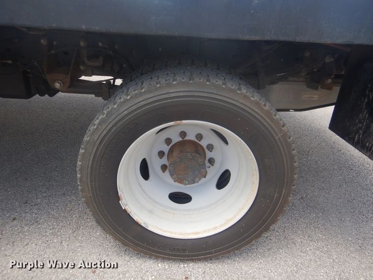 image for item GY9880 2012 Ford F550 Super Duty  flatbed truck