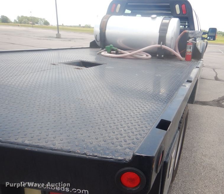 image for item GY9880 2012 Ford F550 Super Duty  flatbed truck