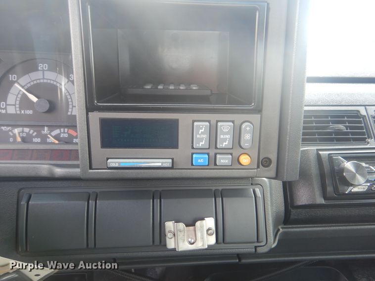 image for item GY9881 2000 Chevrolet C6500  flatbed truck