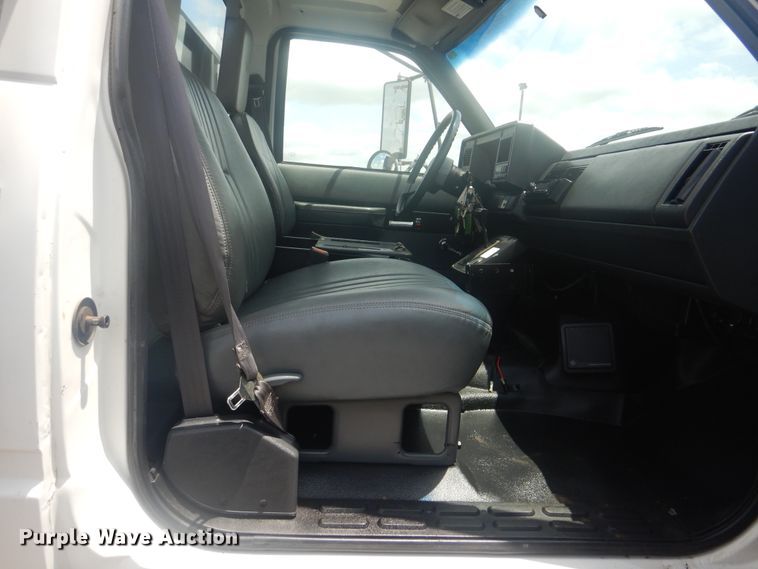 image for item GY9881 2000 Chevrolet C6500  flatbed truck