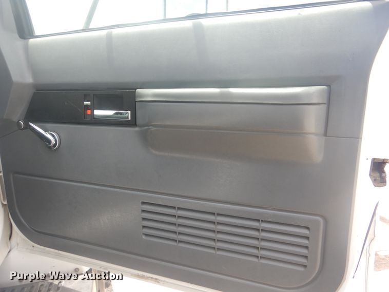 image for item GY9881 2000 Chevrolet C6500  flatbed truck