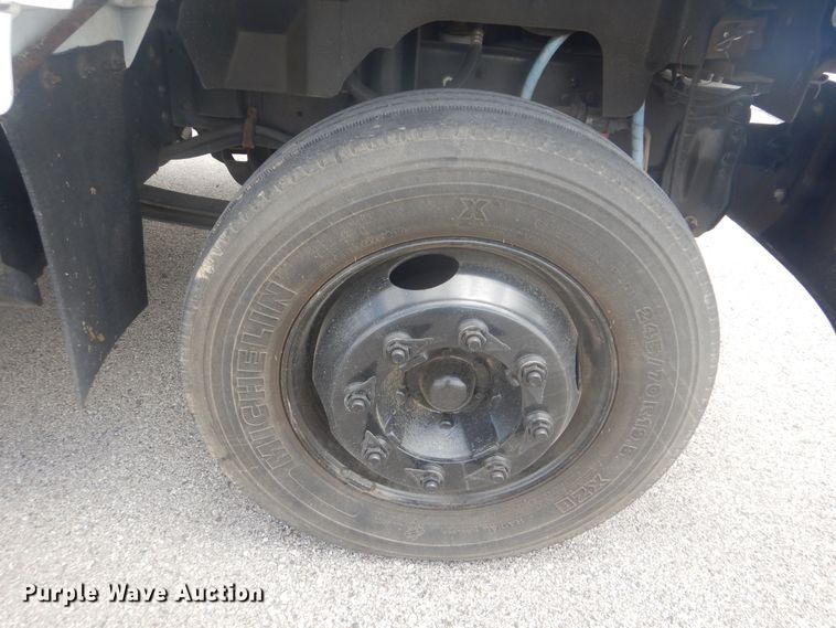 image for item GY9881 2000 Chevrolet C6500  flatbed truck