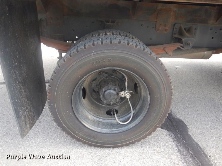 image for item GY9881 2000 Chevrolet C6500  flatbed truck