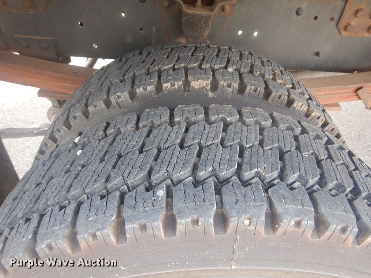 image for item GY9881 2000 Chevrolet C6500  flatbed truck