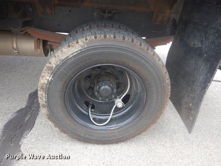 image for item GY9881 2000 Chevrolet C6500  flatbed truck