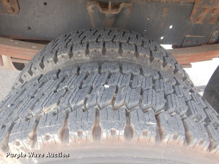 image for item GY9881 2000 Chevrolet C6500  flatbed truck