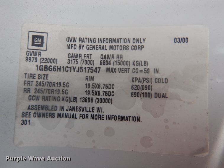 image for item GY9881 2000 Chevrolet C6500  flatbed truck