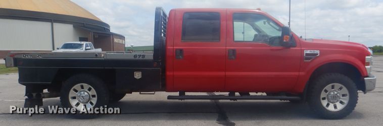 image for item GY9882 2008 Ford F350 Super Duty  Crew Cab bale bed pickup truck