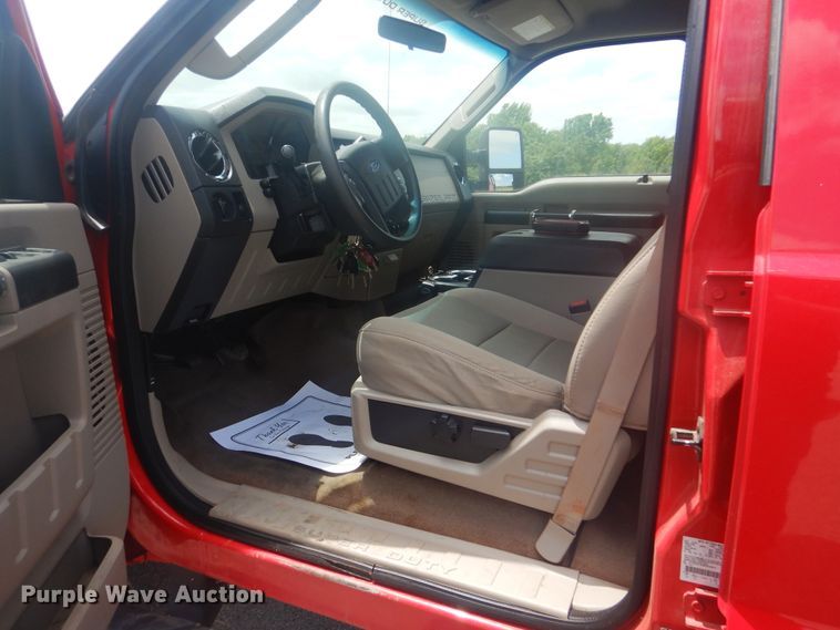 image for item GY9882 2008 Ford F350 Super Duty  Crew Cab bale bed pickup truck