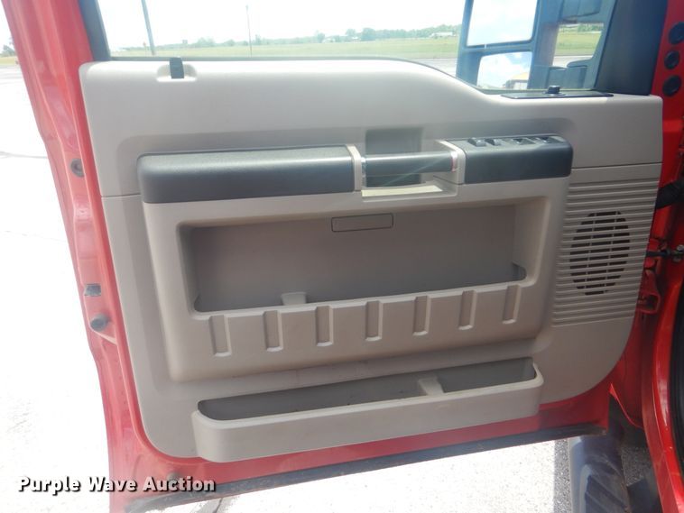 image for item GY9882 2008 Ford F350 Super Duty  Crew Cab bale bed pickup truck