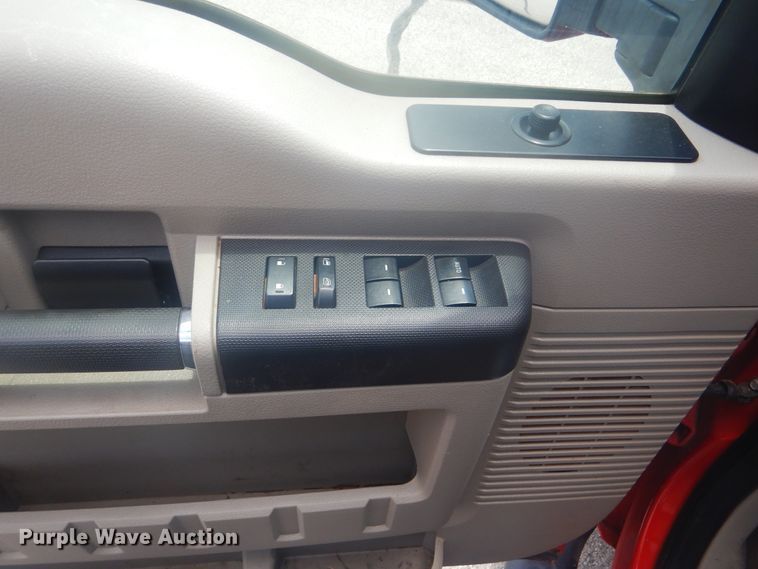 image for item GY9882 2008 Ford F350 Super Duty  Crew Cab bale bed pickup truck